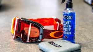 MUC-OFF kit de nettoyage pour visière, casque et lunettes – Image 3